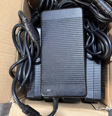 Netzteil-Adapter-Ladegerät mit Plug für DELL Alienware M14X