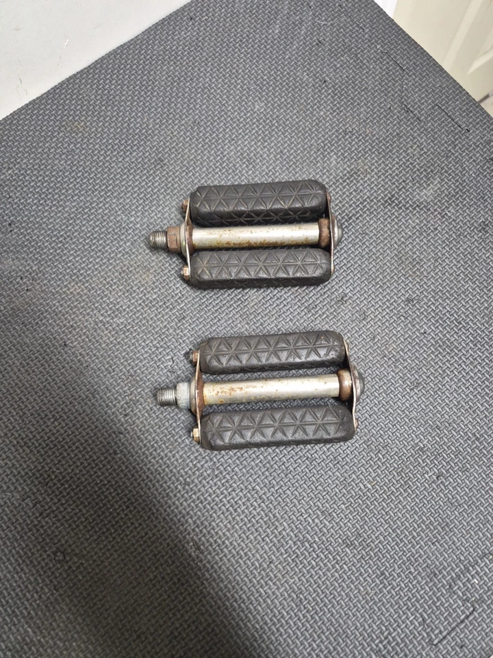 Vintage 1964 1965 1966 Schwinn Stingray Banana Seat Bicycle 4" Block 1/2" Pedals - Image 2 of 4