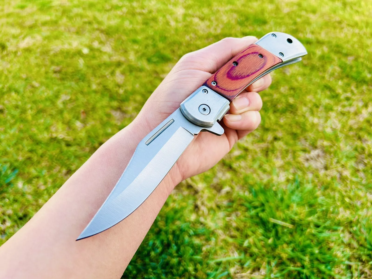 Navaja de Bolsillo Plegable con Mango de Madera Asistida por