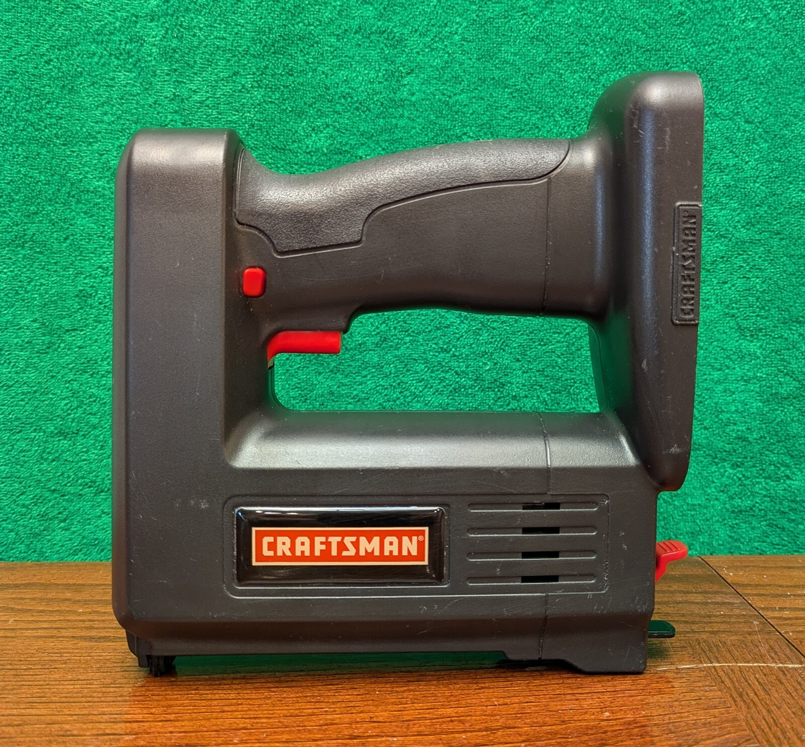 CRAFTSMAN 19.2V Cordless Nailer Stapler Tool Only Tested 315.114010-image