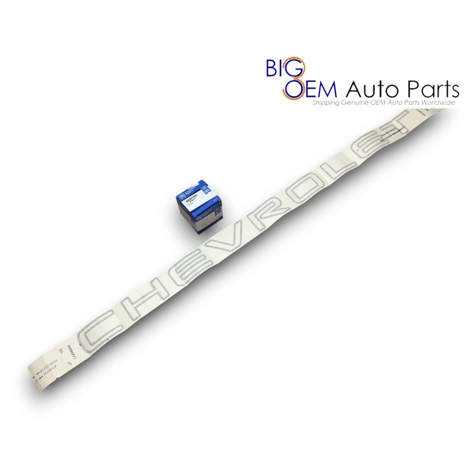 Chevrolet Silverado 1999-2007 puerta trasera plateada Chevrolet calcomanía nuevo OEM 15785771 Foto 2 de 4