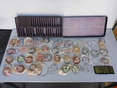 Konvolut alte Kiste Box alter Karton mit 232x alte Saite Saiten vmtl. Zither - Bild 1 von 4