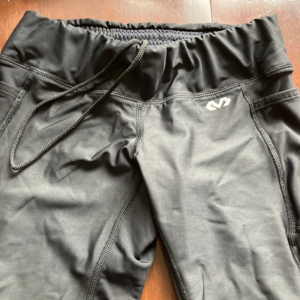 Medias de compresión McDavid para hombre talla pequeña negras entrenamiento capa base fútbol Foto 3 de 4