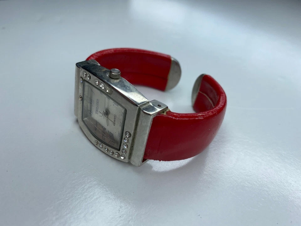 E Terner Puño Rojo Cristales Acero Inoxidable Singapur Sin Probar Foto 4 de 4