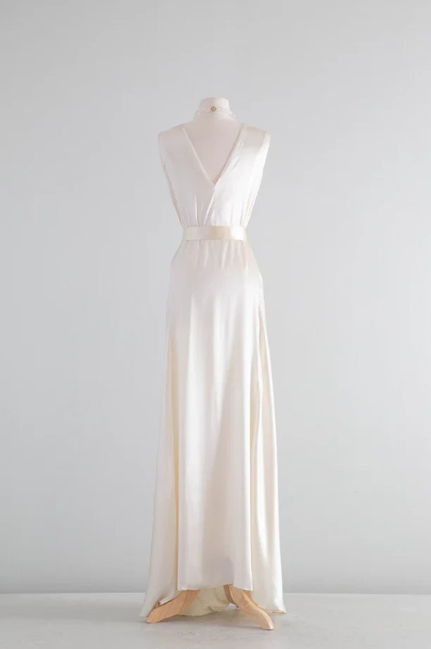Vintage 1960s Wedding Dresses Champagne Silk Satin Train Country Bridal Gowns - Image 3 of 4