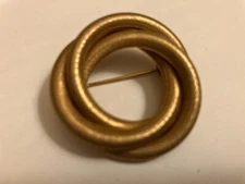 VINTAGE ESTATE DOUBLE  GOLD TONE  CIRCLE OF LIFE  BROOCH SCATTER PIN