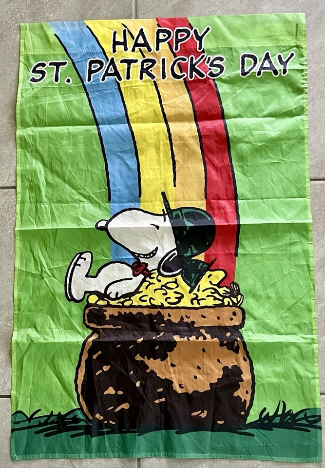 Bandera de jardín Peanuts Snoopy día de San Patricio de colección Foto 2 de 2