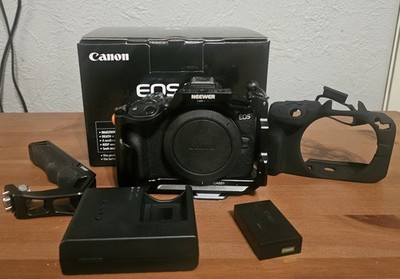 Canon EOS R50 Mirrorless Camera W/Silicone Case, Cage, Battery And Charger