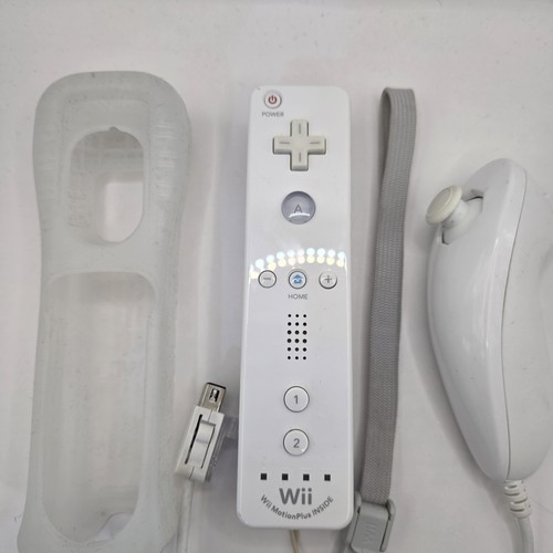 Nintendo Wii RVL-036 Motion Plus Remote White Controller with Nunchuck Tested - Picture 2 of 10