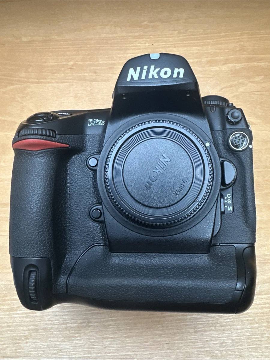 Nikon D2Xs : 12,4 Mp, 800 ISO et capteur AF 11 zones Nikon D2Xs : 12,4 Mp, 800 ISO et capteur AF 11 zones