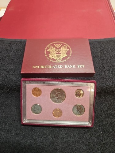 1993 Uncirculated Bank Coin Set Pre-owned (BB) - Picture 6 of 7