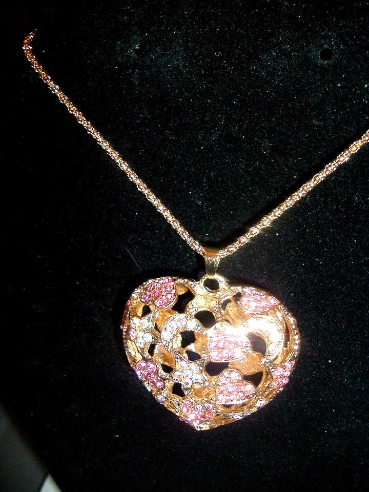 Betsey Johnson HERMOSO COLLAR COLGANTE DORADO ESTRELLA LUNA CORAZÓN ABIERTO Cristal Foto 4 de 4