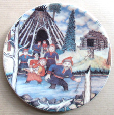 ARABIA FINLAND ALARIESTO 1983 DECORATIVE WALL PLATE 4⅝" NUMBER 19 (9959)