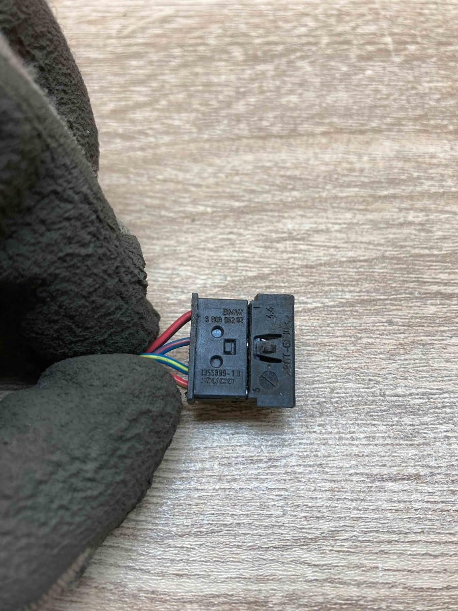 6909052 1355899 1B BMW Land Rover Connector Plug Unit Computer 