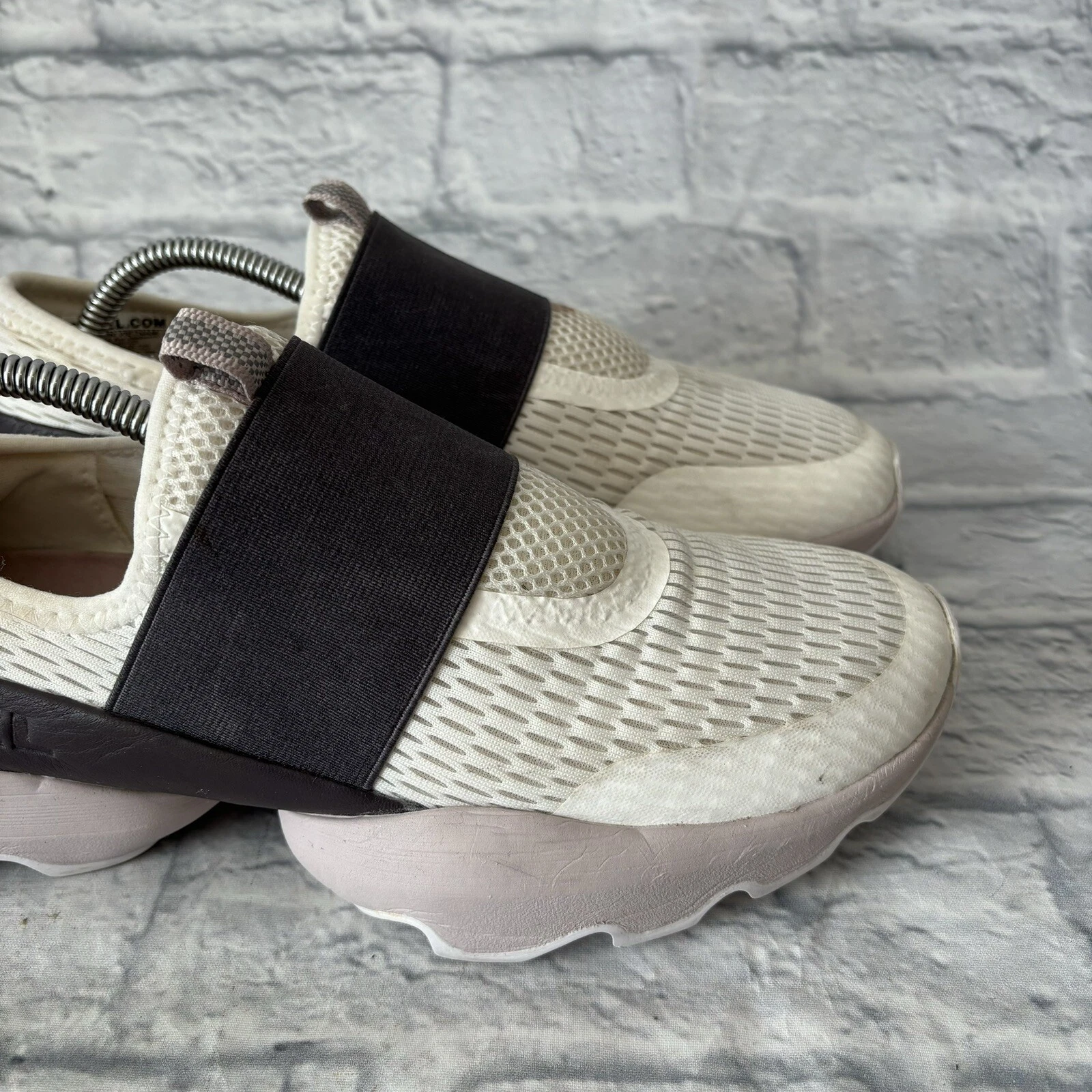 sorel kinetic impact strap sea salt black shoes