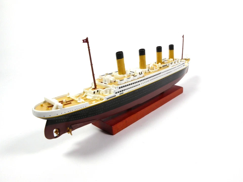 1:1250  Atlas  R.M.S TITANIC Cruise Ship Model Collectiable Diecast Boat Toys - Image 3 of 4