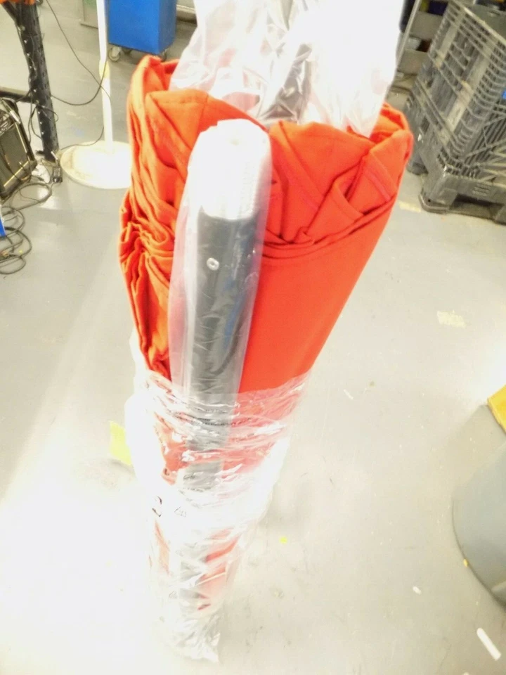 Paraguas de patio California 7,5' en rojo jockey SIN base incluida Foto 2 de 4