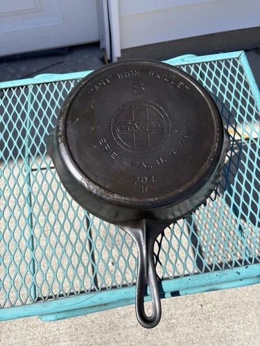 GRISWOLD SLANT LOGO 8” CAST IRON SKILLET VERY NICE FIRE RING 704 H