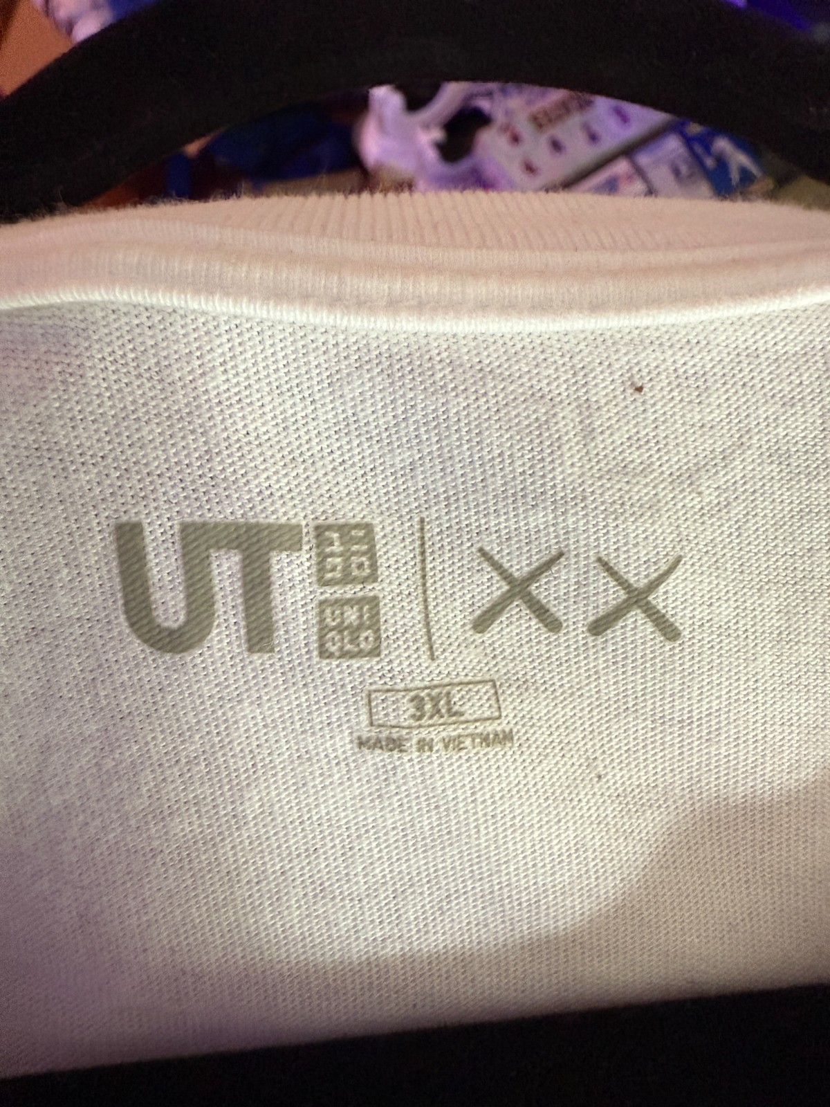 KAWS x Uniqlo UT Pink BFF Tee T-Shirt WHITE Size 3XL Preowned Worn Once