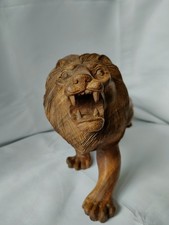 Löwenskulptur, Naturholz, handgefertigt.