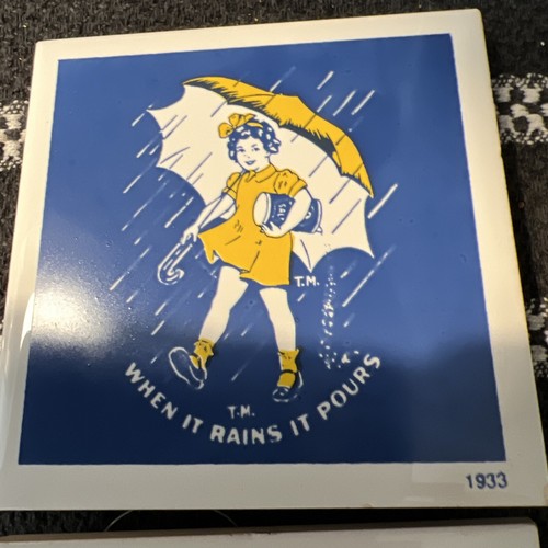 2 Vintage Retro Morton Salt Ad Girl 1914-1933 WHEN IT RAINS IT POURS Trivet Set - Picture 3 of 7