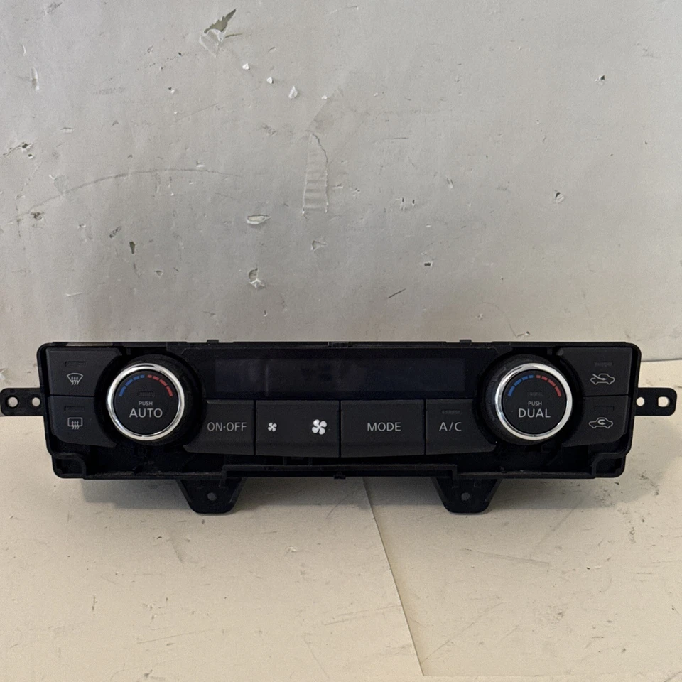 2018 NISSAN TITAN CLIMATE AC CONTROL PANEL OEM 27500EZ20B - Imagem 4 de 4