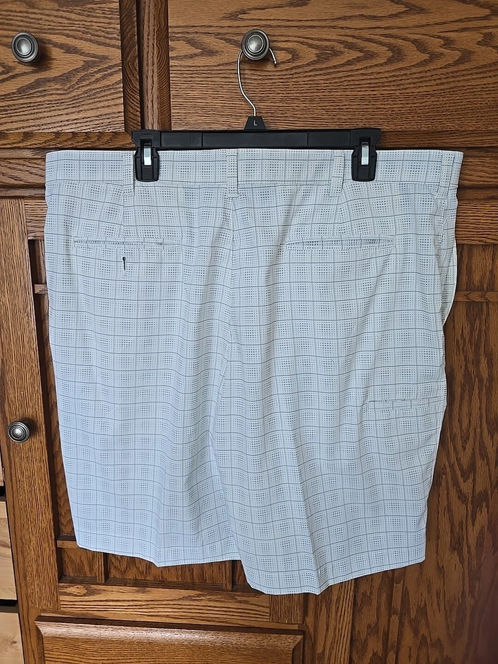 Pantalones cortos a cuadros PGA blancos y grises para hombre talla 40 Foto 2 de 2