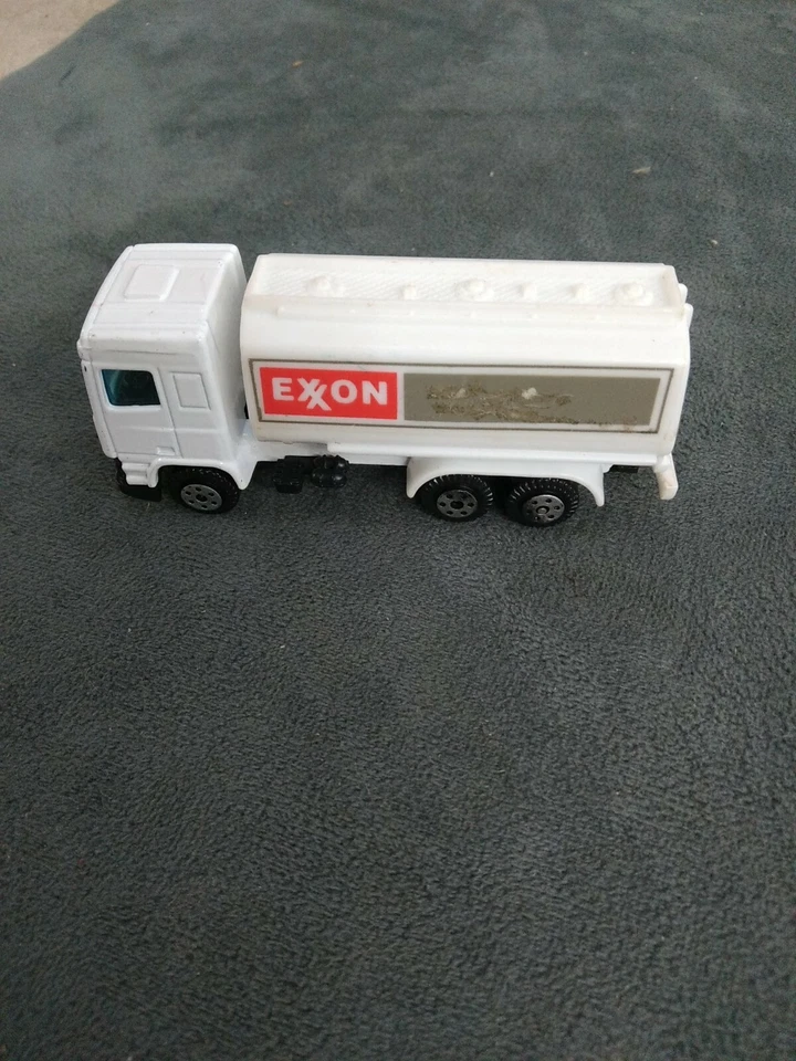 Vintage YatMing Road Champs Ford Exxon Gas Tanker Truck Tomica Copy Rare - Image 3 of 4
