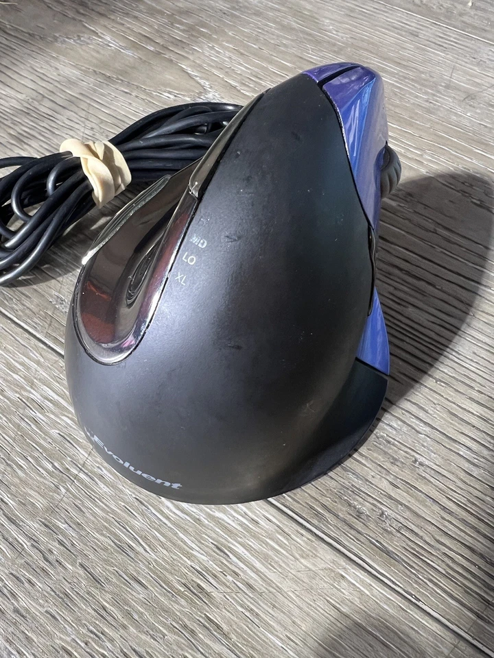 Evoluent VM4S Vertical Mouse 4 Wired USB Small Size Right Hand - Image 3 of 4