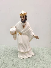 Galleria White Porcelain Nativity Christmas Replacement King/Magi With Gold