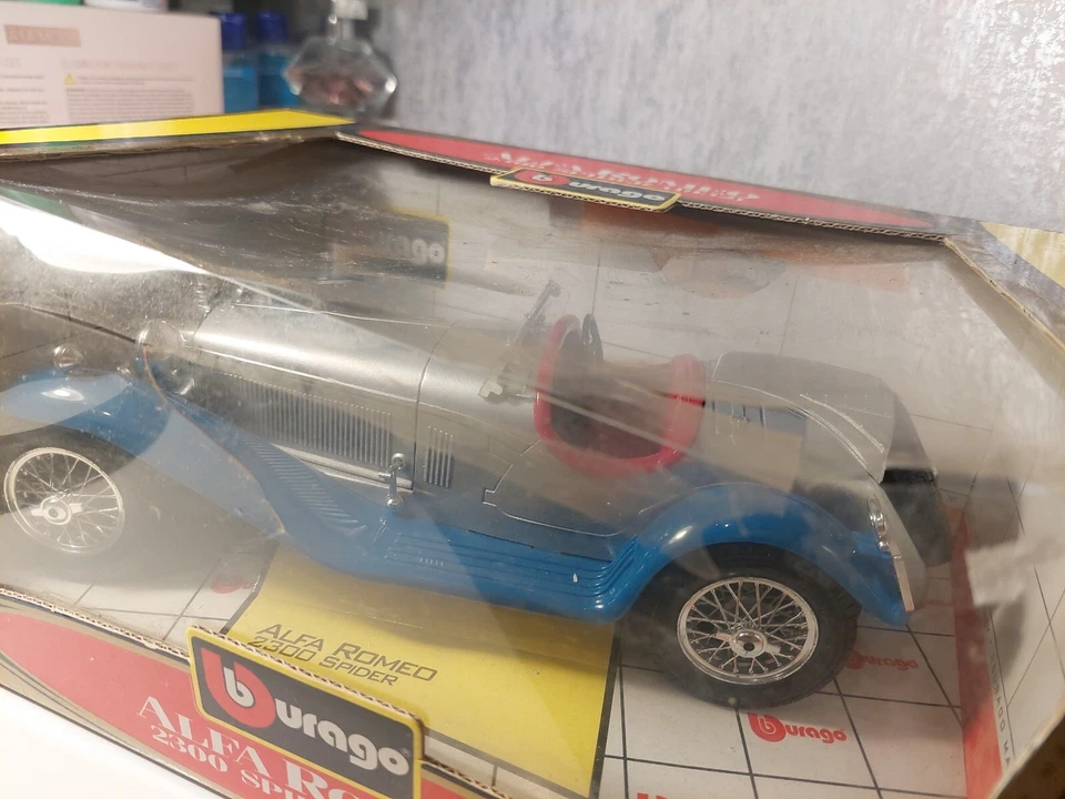 Burago 1 18 Alfa Romeo 2300 Spider 1932 caja dañada diecast coche vehículo edición limitada Foto 2 de 4