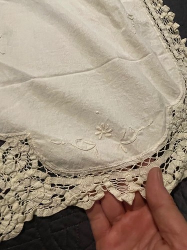 Table Runner w/ lace detailing Antique Vintage Off White see pics 47 x 13 - Picture 5 of 12