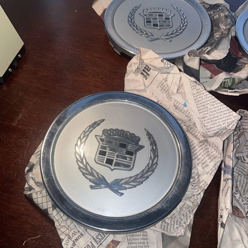 Cadillac DeVille 1987-1993 tapa central de rueda de 6-3/4" tapacubos de metal OEM FC-10BDG (4) Foto 3 de 4