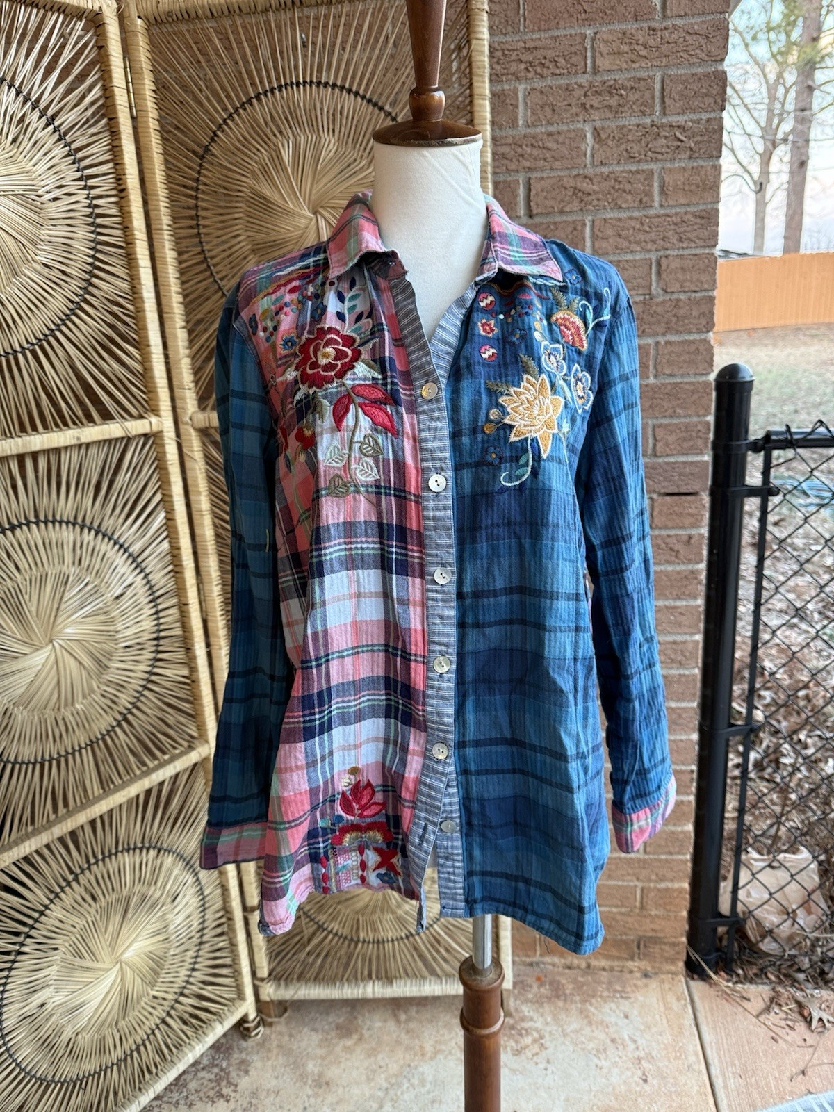 John Mark Patchwork Plaid Floral Embroidered Butt… - image 3