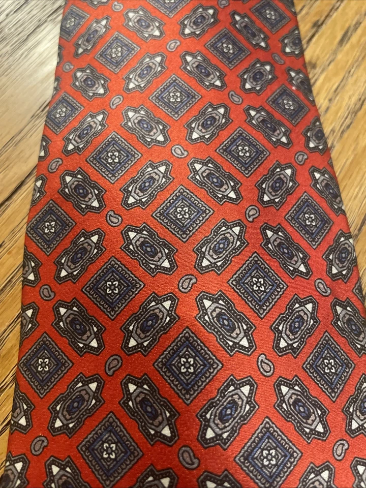 Corbata foulard de seda colección Lord & Taylor Kensington usada en excelente estado EE. UU. Foto 3 de 4