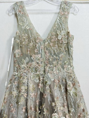 Abito da sera Mac Duggal 4 ricamato floreale illusione scollo a V senza maniche 20131 nuovo con etichette - Foto 19 di 23