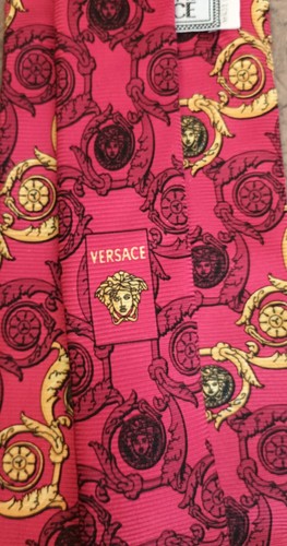 Cravatta in seta GIANNI VERSACE Made in Italy barocco oro rosso 58" lunga etichetta Macy's - Foto 2 di 6