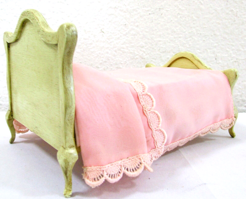 Dollhouse Block House Bed, Scalloped Edge Pink Bedspread and Pair Sheer Curtains - Picture 7 of 17