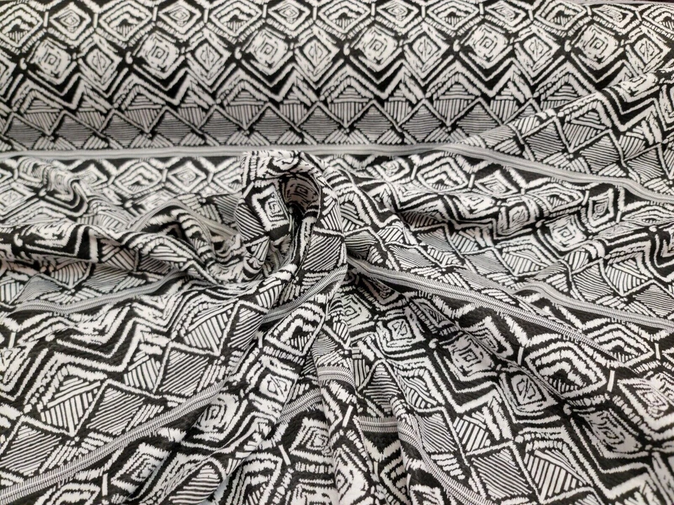 Tejido tejido de punto elástico rosa por yarda lentejuelas plateadas bordado hoja Foto 4 de 4