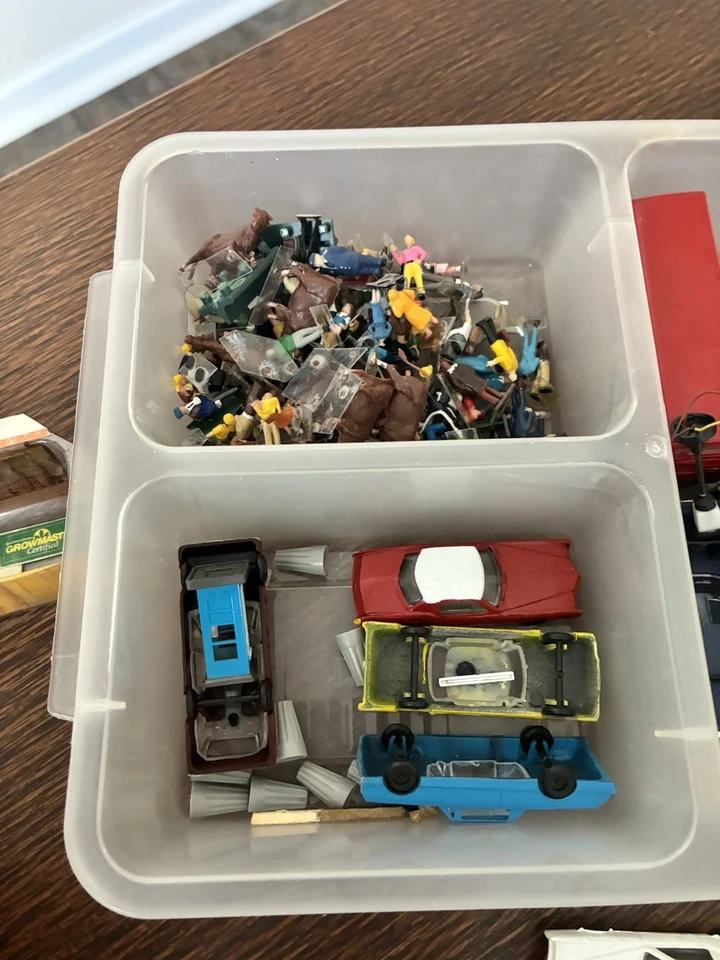 VINTAGE ACCESSORIES (READ) Bachmann, Matchbox, HO SCALE Tank, Ppl, Cars Etc… - Image 3 of 4