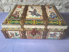 Ancienne Boîte à biscuits en tôle repoussée lithographiée milXXè Old iron cookie