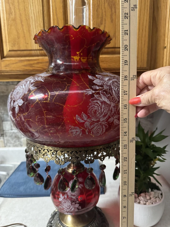 Lámpara de mesa de salón Hurricane de vidrio grabado rojo rubí base de latón prismas chimenea Foto 4 de 4