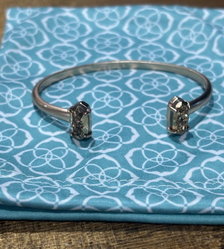 KENDRA SCOTT PULSEIRA EDIE TOM OURO ROSA DRUSA ABERTA AJUSTÁVEL - Imagem 2 de 4