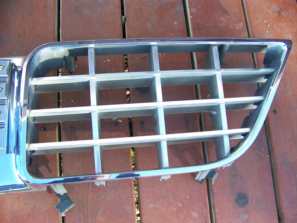 1963 年克莱斯勒 New Yorker Grill 漂亮完整原始设备制造商莫帕格栅 — 第 4/4 张图片