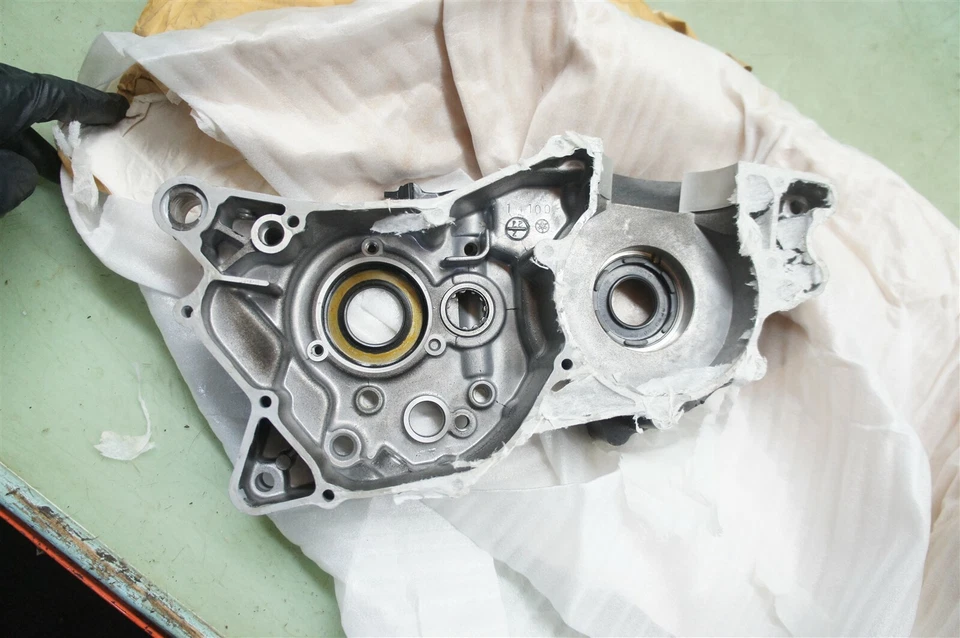 Yamaha DT400D 1977 cárter DT400 DT 400 1M1-15111-01-00 NUEVO *2149 Foto 3 de 4