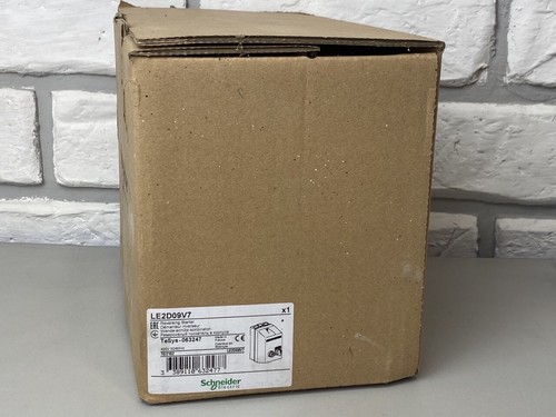 Schneider Electric LE2D09V7 TeSys LE cerrado DOL arranque de marcha atrás 9A 400V CA c - Imagen 2 de 8