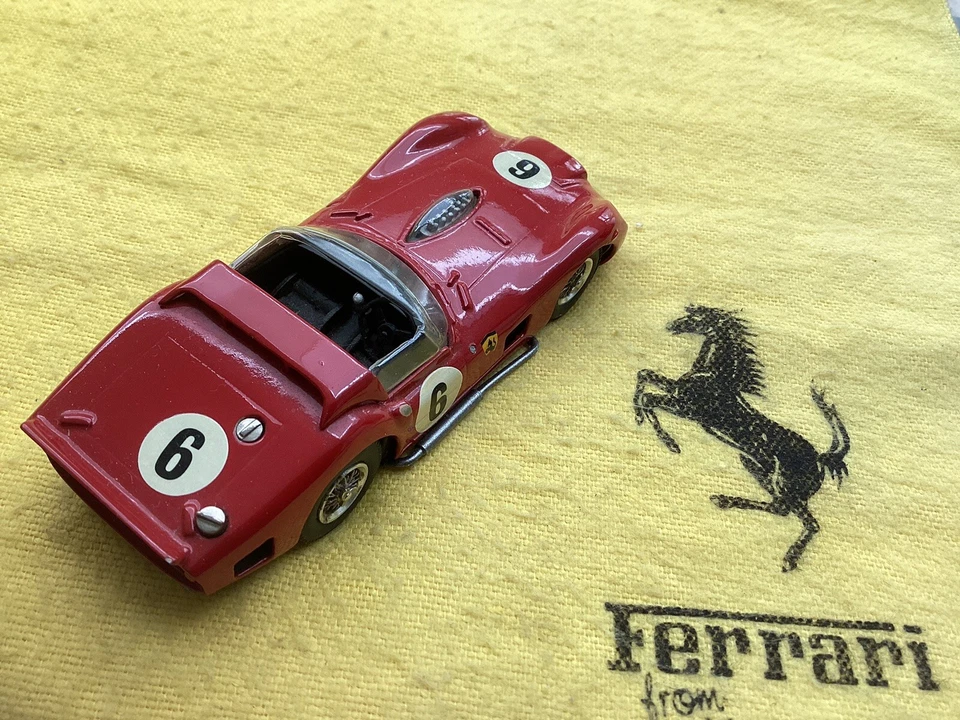 MODELOS OCCIDENTALES: FERRARI 330P Foto 2 de 4