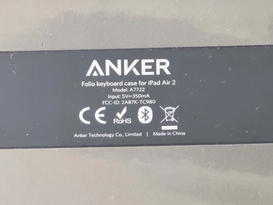 Funda Teclado Anker Folio Negra para iPad 2 USB Micro Enchufe Foto 4 de 4