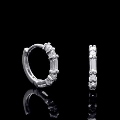 Orecchini Huggie Diamante Simulati 0,35 Ct Baguette & Rotondi Oro Bianco 14K Solido - Foto 1 di 4