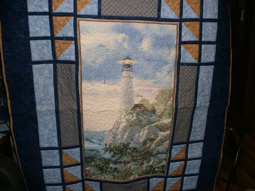 Handmade Quilt With Lighthouse and Seagulls (55" x 65") - 第 1/11 張圖片